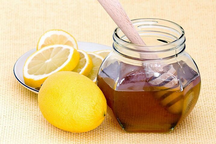 Lămâia și mierea sunt ingrediente pentru o mască care albeste și strânge perfect pielea feței
